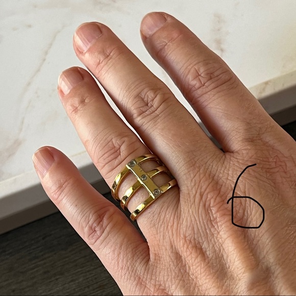 Bundle of Gold Tone Rings - Picture 6 of 9